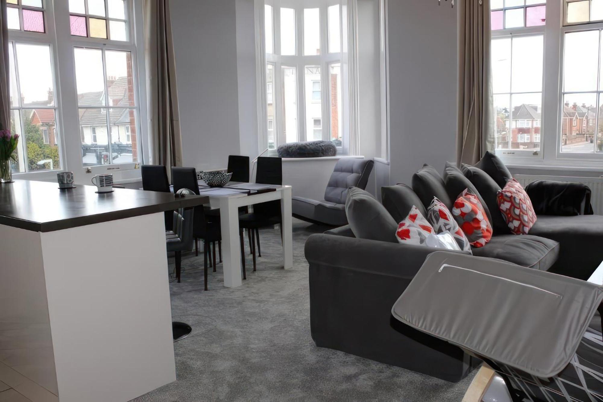 Lovely 2 Bed 2 Bath Flat With Free Parking Poole Bagian luar foto