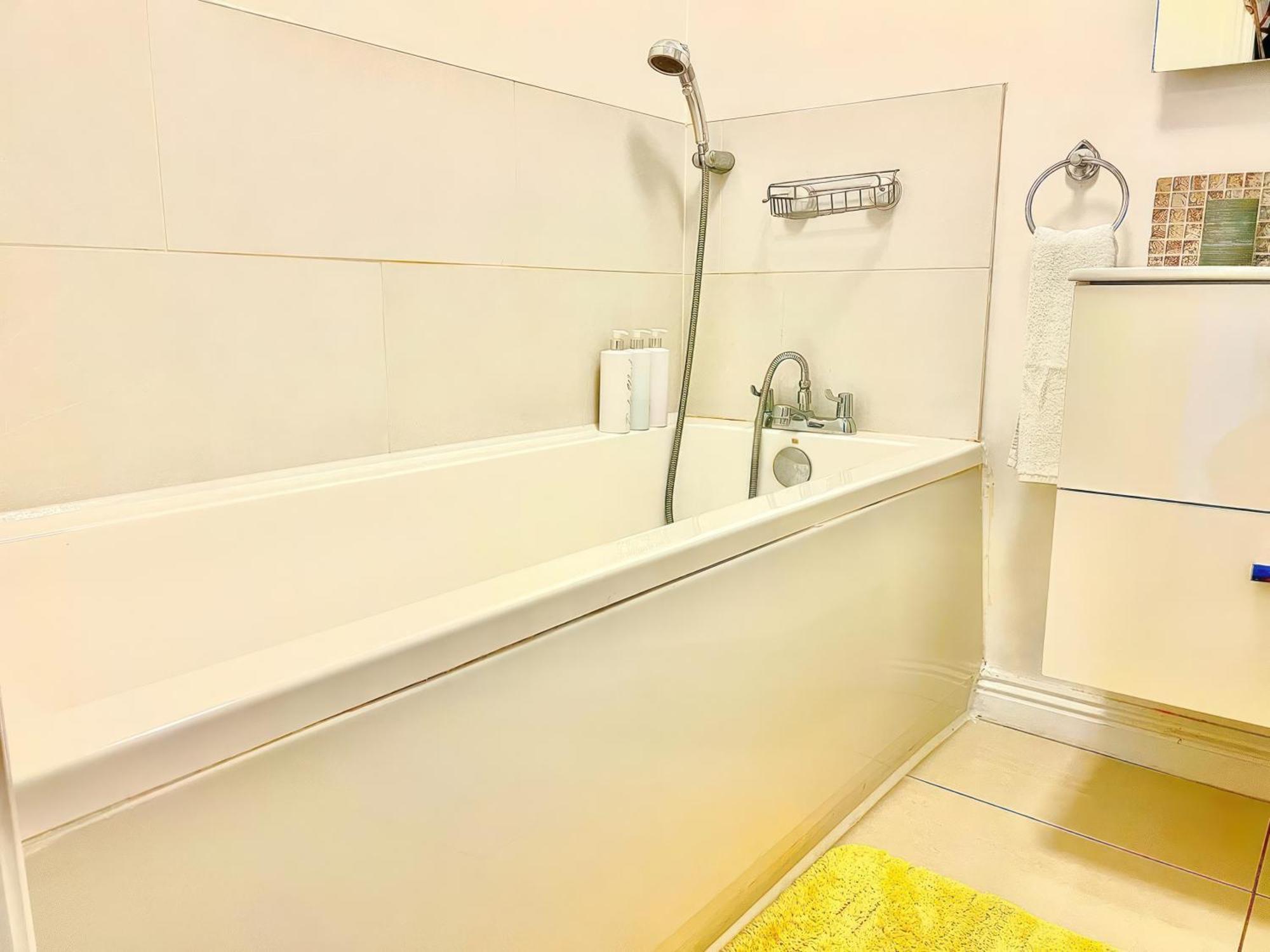 Lovely 2 Bed 2 Bath Flat With Free Parking Poole Bagian luar foto
