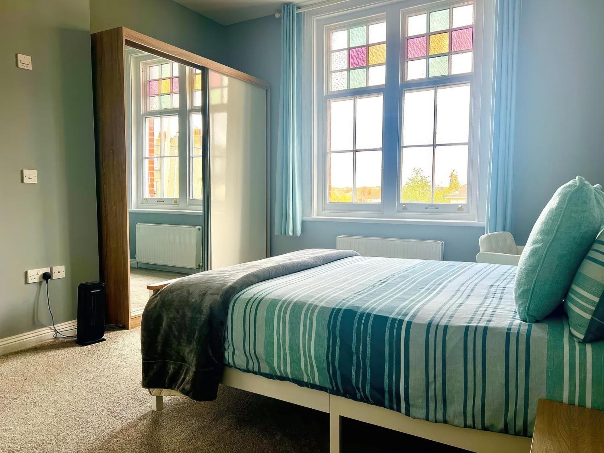 Lovely 2 Bed 2 Bath Flat With Free Parking Poole Bagian luar foto