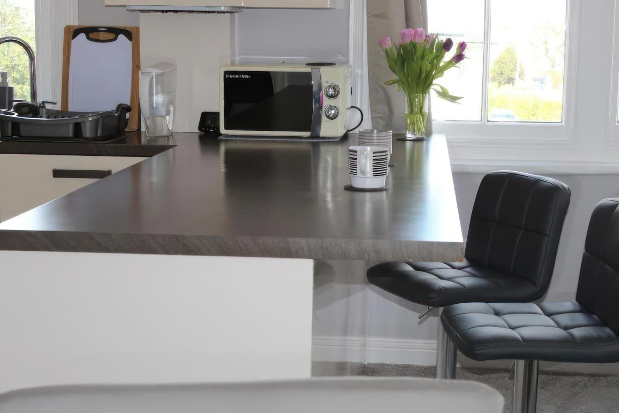 Lovely 2 Bed 2 Bath Flat With Free Parking Poole Bagian luar foto