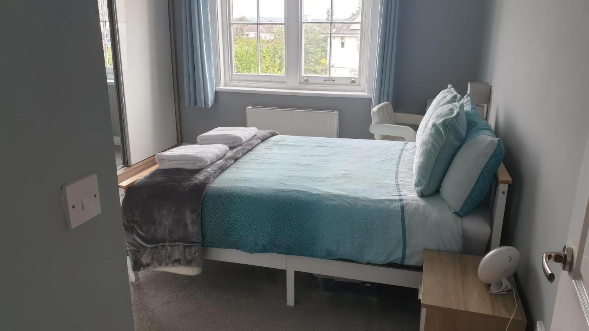 Lovely 2 Bed 2 Bath Flat With Free Parking Poole Bagian luar foto