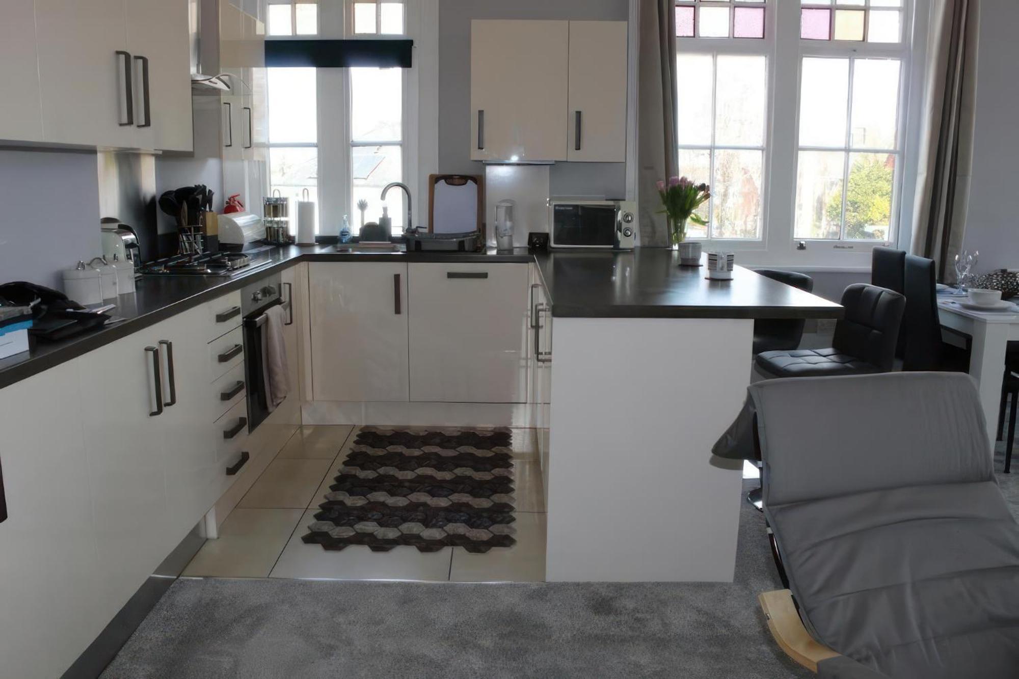 Lovely 2 Bed 2 Bath Flat With Free Parking Poole Bagian luar foto