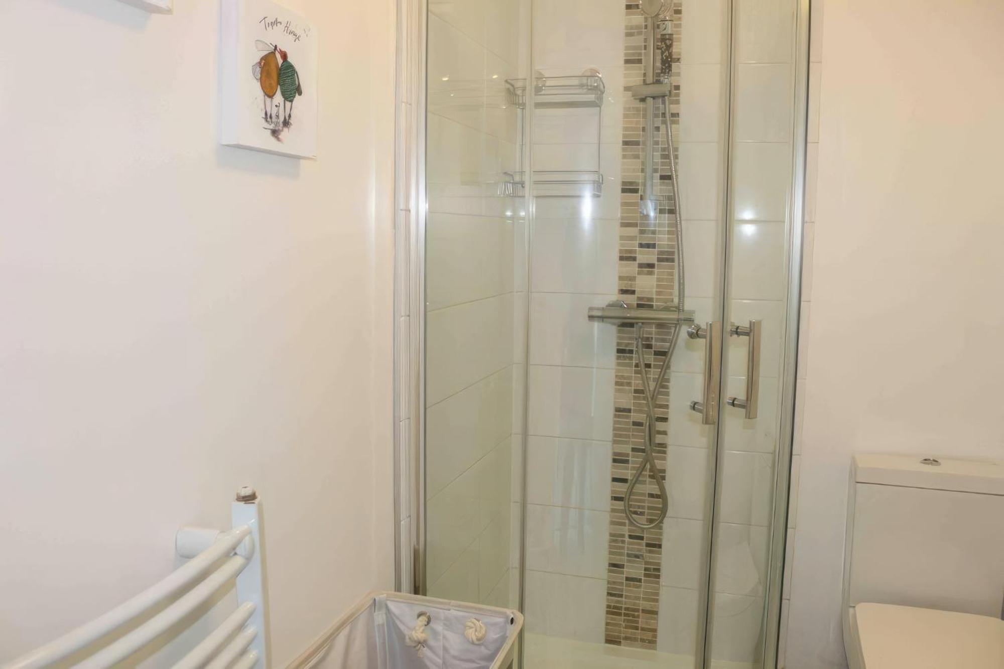 Lovely 2 Bed 2 Bath Flat With Free Parking Poole Bagian luar foto