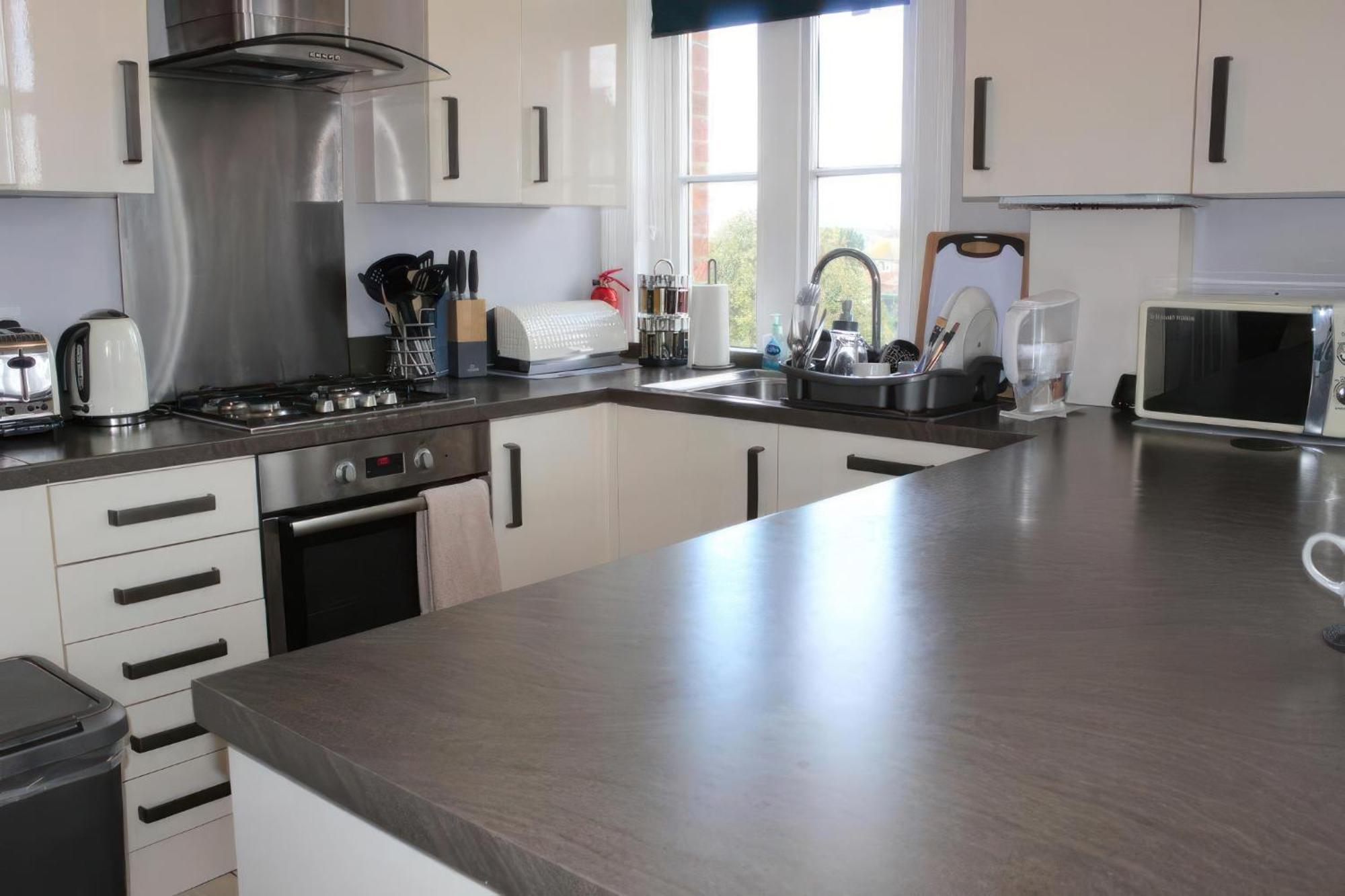 Lovely 2 Bed 2 Bath Flat With Free Parking Poole Bagian luar foto