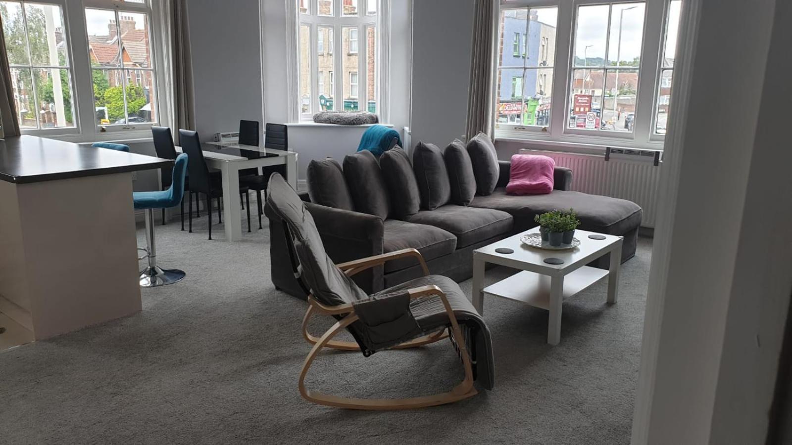 Lovely 2 Bed 2 Bath Flat With Free Parking Poole Bagian luar foto